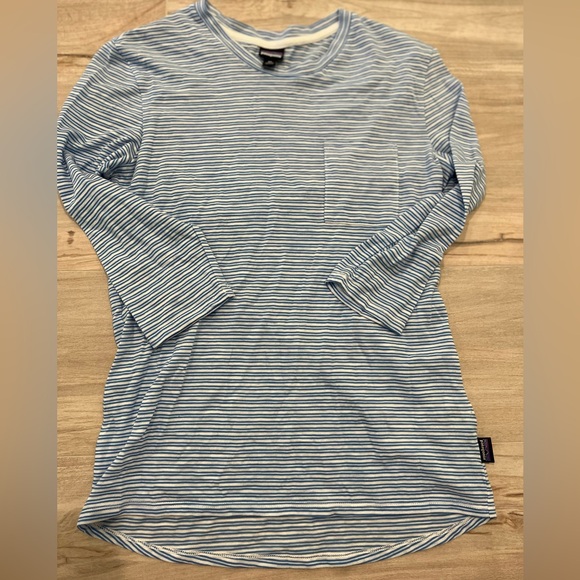 Patagonia 3/4 Sleeve Woman’s Blue Stripe T-Shirt Size XS - Picture 3 of 10